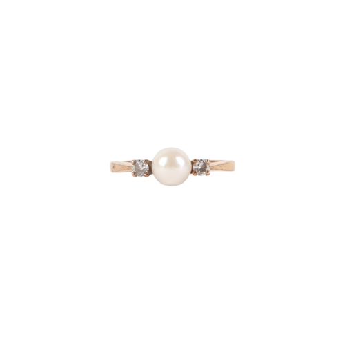 540 - A 9ct gold ring set with a central pearl flanked by two diamonds, approx UK size M, 2g.