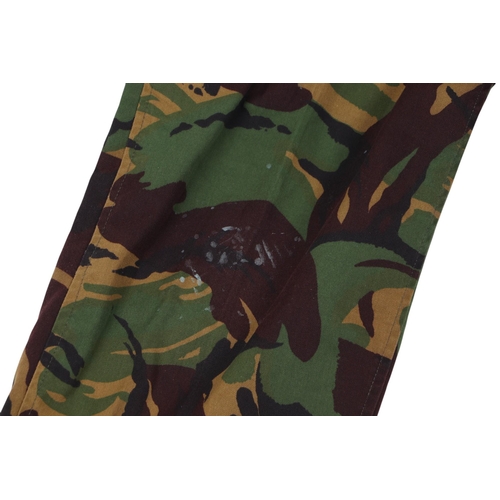 126 - A British Army Cold War era Jungle Warfare Combat uniform shirt and trousers (ref: IJM).