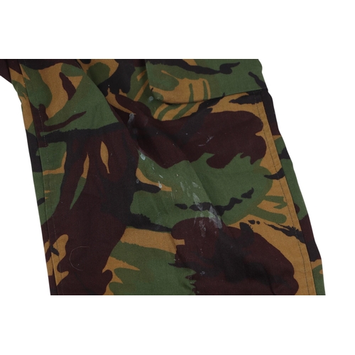 126 - A British Army Cold War era Jungle Warfare Combat uniform shirt and trousers (ref: IJM).