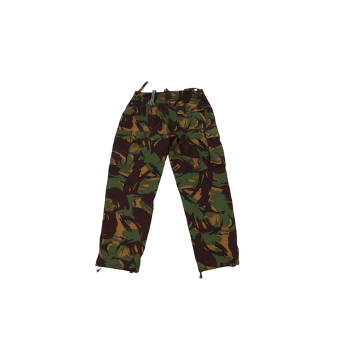 126 - A British Army Cold War era Jungle Warfare Combat uniform shirt and trousers (ref: IJM).