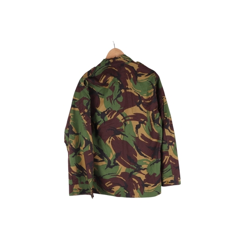 128 - A British Army 1970's Issue Jungle Warfare camouflage combat shirt and trousers (ref: MDN).