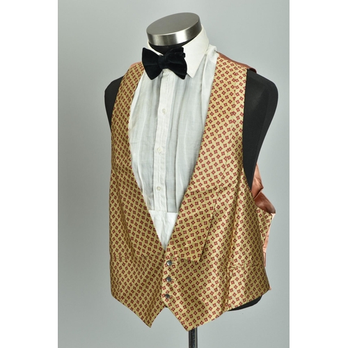 222 - A gentleman's mid 20th century  large silk waistcoat (ref: XEN) Condition Report                    ... 