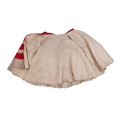 230 - A ladies Victorian lace trimmed silk cape with quilted lining , lace borders and trim (ref: KWT).