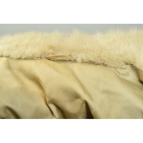 231 - A mid 20th century mink coat (ref: VPQ) Condition Report                            Fine qualit... 