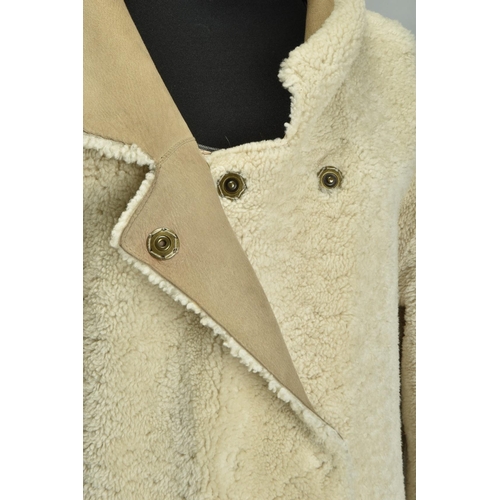 240 - A fine quality 1970s sheepskin coat (ref: YHC). Condition ReportExcellent condition