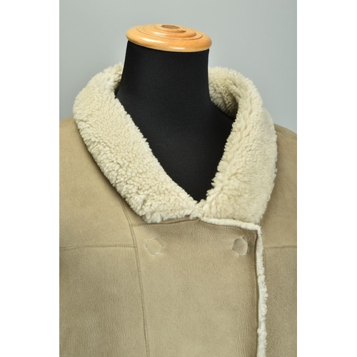 240 - A fine quality 1970s sheepskin coat (ref: YHC). Condition ReportExcellent condition