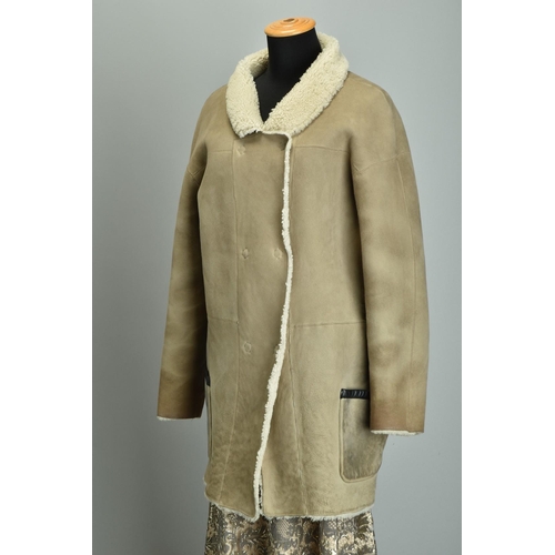 240 - A fine quality 1970s sheepskin coat (ref: YHC). Condition ReportExcellent condition