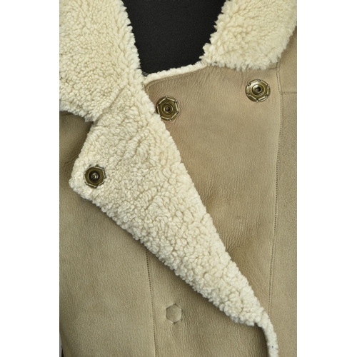 240 - A fine quality 1970s sheepskin coat (ref: YHC). Condition ReportExcellent condition