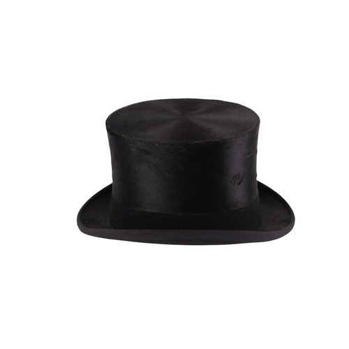 250 - A silk hunting top hat in original James Lock & Co. London box with velvet hat pad, size 6 7/8ths (r... 