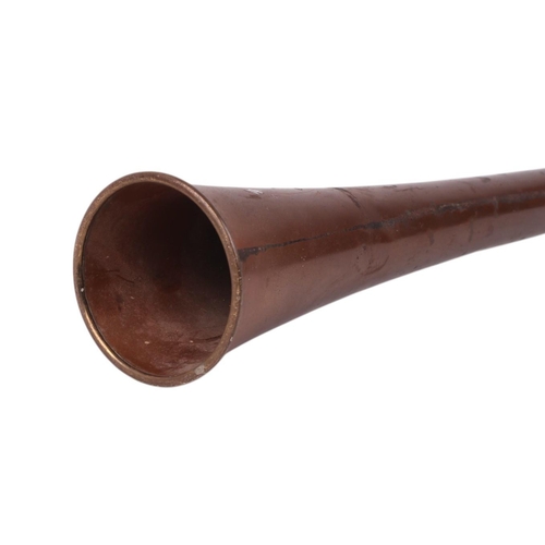 552 - A copper coaching horn, 111cms long.