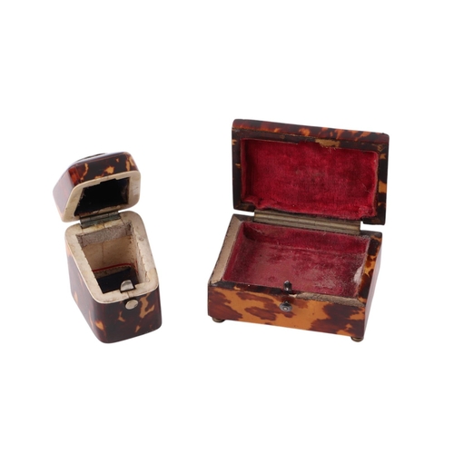 601 - Two Victorian tortoiseshell trinket boxes, one with blank silver cartouche, 7cms and 3.5cms wide (2)... 