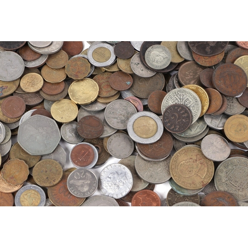 675 - A collection of world coinage and bank notes, both pre and post WWII, from various countries includi... 