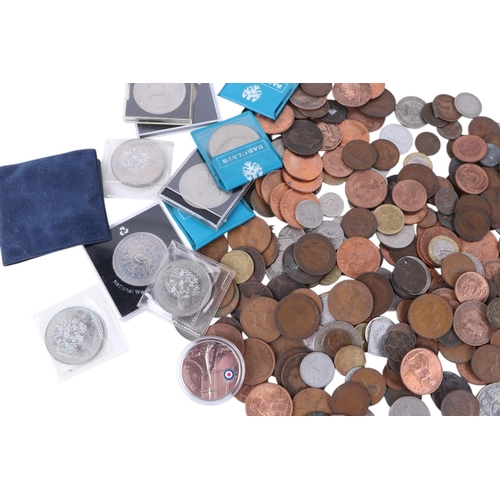 677 - A quantity of mixed pre and post WWII GB coinage including crowns, pennies, half crowns and other si... 