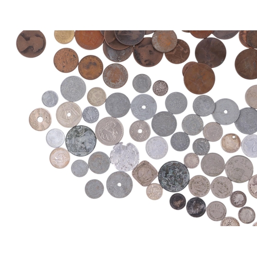 678 - A quantity of UK and foreign loose coinage.