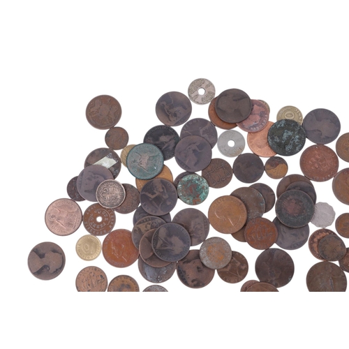 678 - A quantity of UK and foreign loose coinage.