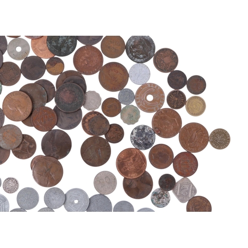 678 - A quantity of UK and foreign loose coinage.