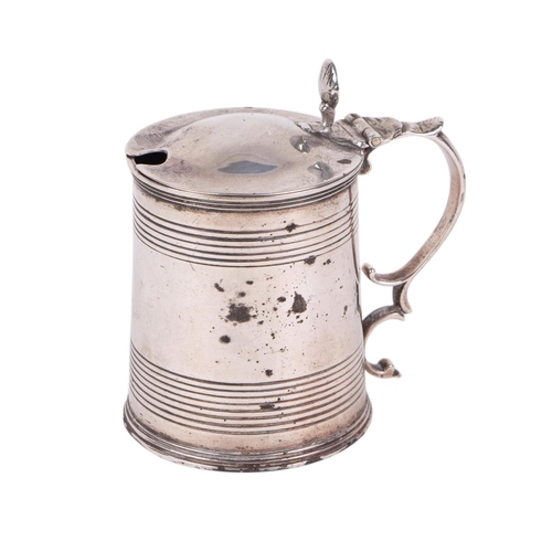 696 - A William IV silver mustard, London 1832, 8cms high, 90g.