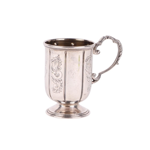 697 - A Victorian style silver christening tankard, Birmingham 1993, 8cms high, 71g.