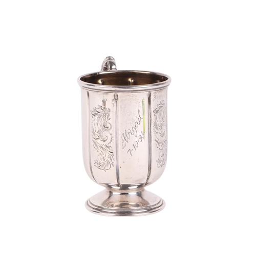 697 - A Victorian style silver christening tankard, Birmingham 1993, 8cms high, 71g.