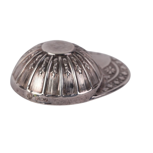 714 - A novelty silver jockeys cap tea caddy spoon, 12g.