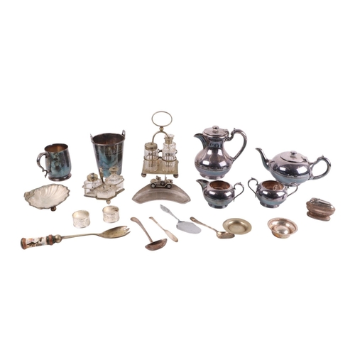 725 - A quantity of silver plated items to include a teapot, a coffee pot and tankard; together with a qua... 