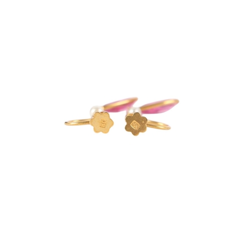 766 - A pair of 9ct gold screw-back drop earrings, 1.4g.