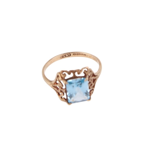 772 - A 9ct gold and synthetic aquamarine ring, approx UK size P, 2.1g.