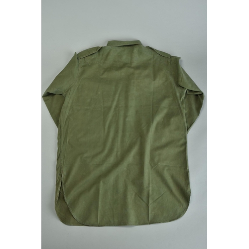 78 - WWII Canadian Army field uniform olive green shirt (ref: WIH).