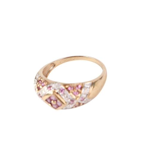 780 - A 9ct gold dress ring set with pink stones, approx UK size O, 2.6g.