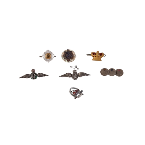 802 - A group of vintage sweetheart brooches including a RAF wings brooch.