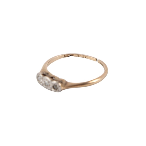 840 - An 18ct gold diamond ring, approx UK size N, 2.8g; together with a 9ct gold and platinum three-stone... 