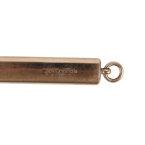 852 - An Edwardian 9ct gold carpenter's pencil case engraved 'Feb 8th 1921', 10g.