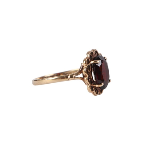 872 - A 9ct gold garnet dress ring, approx UK size N, 2.6g.