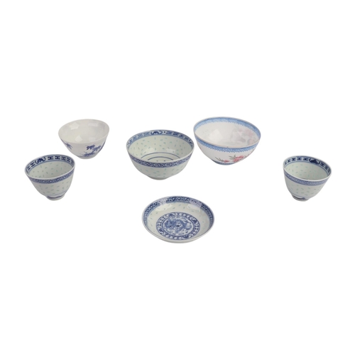 943 - A quantity of Chinese blue & white rice grain bowls, covers, side plates and spoons.