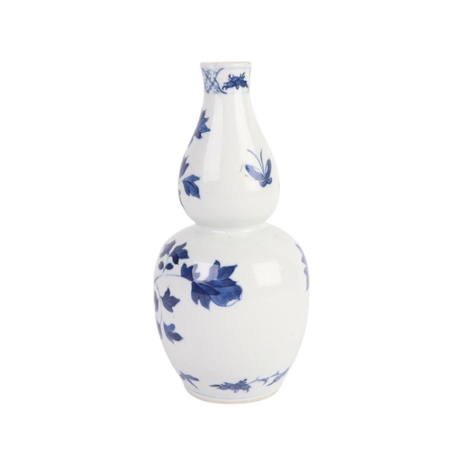 968 - A Chinese blue & white double gourd vase decorated with a bird amongst flowering foliage, four chara... 