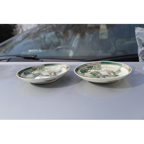 962 - A pair of Chinese famille vert saucer dishes decorated with figures on a terrace, 13.5cms diameter (... 