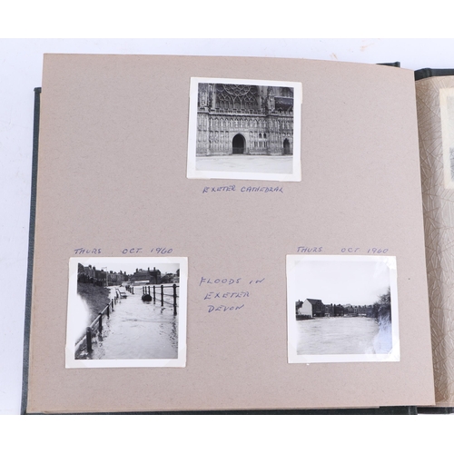 17 - A group of early 20th century photograph albums (5).