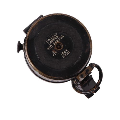 112 - A WWII TG & Co. Mk III military compass, numbered 282795.