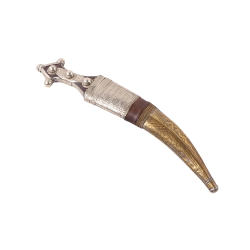 62 - A mid 20th century Islamic Arab Wahhabite dagger / jambiya dagger, the horn hilt with white metal mo... 