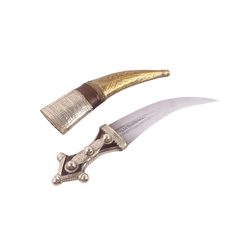 62 - A mid 20th century Islamic Arab Wahhabite dagger / jambiya dagger, the horn hilt with white metal mo... 