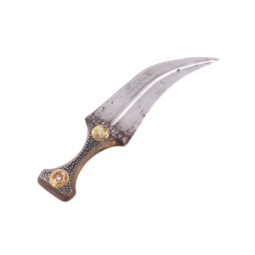 65 - A mid 20th century Islamic Yemini Arab jambiya knife / dagger, the horn handle with bronze alloy coi... 