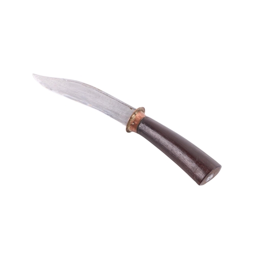 79 - A late 19th century / early 20th century Hmong Dha knife with wooden handle and copper alloy mount, ... 