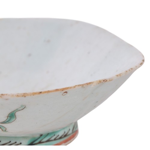 746 - A pair of Chinese famille rose oval footed bowls, each 26cm wide (2).