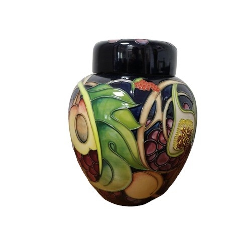 172 - Moorcroft ' Queens Choice' Large Ginger Jar - 21cm Tall x 16.5cm Dia - 1st Quality - 2000 - Marked t... 