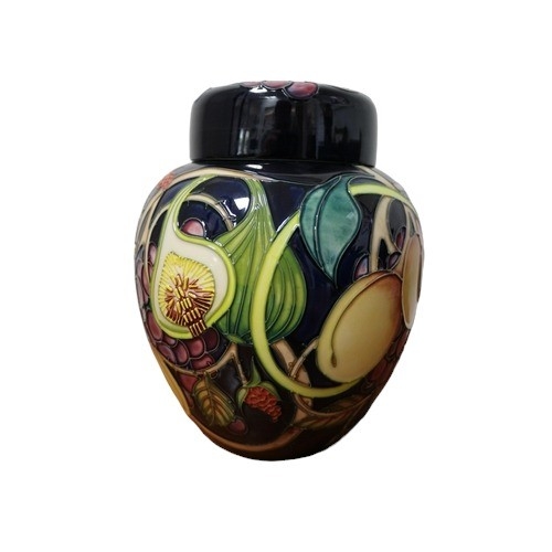 172 - Moorcroft ' Queens Choice' Large Ginger Jar - 21cm Tall x 16.5cm Dia - 1st Quality - 2000 - Marked t... 