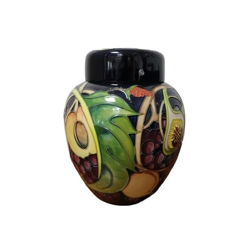 172 - Moorcroft ' Queens Choice' Large Ginger Jar - 21cm Tall x 16.5cm Dia - 1st Quality - 2000 - Marked t... 