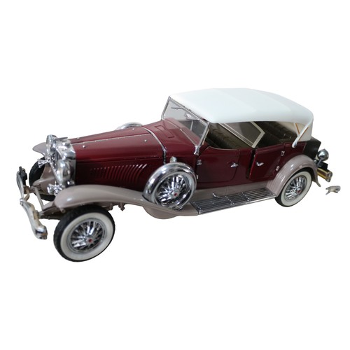 54 - Franklin Mint 1930 Duesenberg J. Derham Tourster 1:24 Scale Die Cast Model Car Boxed with COA plus a... 