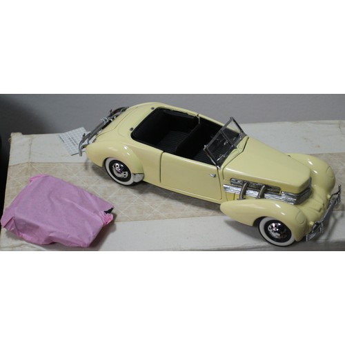 59 - Franklin Mint 1933 Duesenberg J. Victoria 1:24 Scale Die Cast Boxed with COA Model Car plus Franklin... 