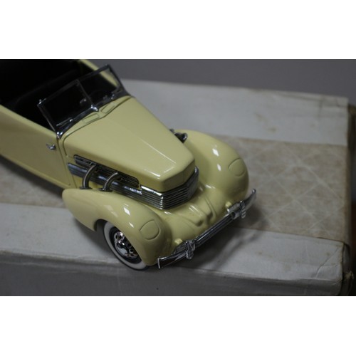 59 - Franklin Mint 1933 Duesenberg J. Victoria 1:24 Scale Die Cast Boxed with COA Model Car plus Franklin... 