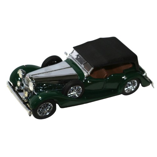 66 - Franklin Mint 1936 Bugatti Type 57SC 1:24 Scale Die Cast Model Car, Boxed with COA plus a Franklin M... 